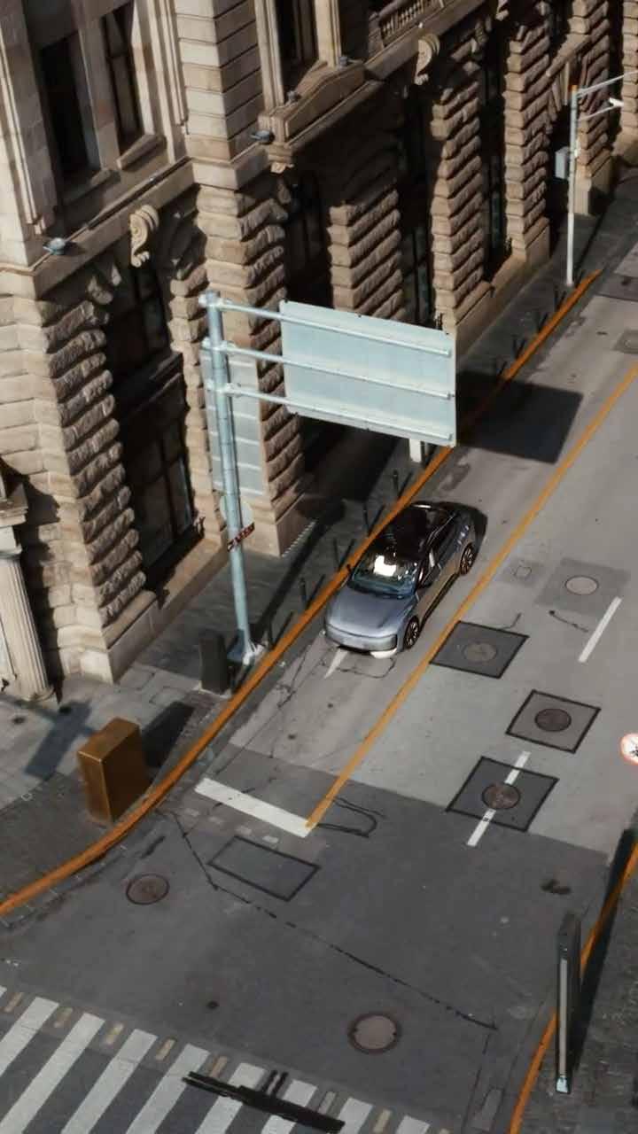 AUDI 奥迪 · 空间 — 8
